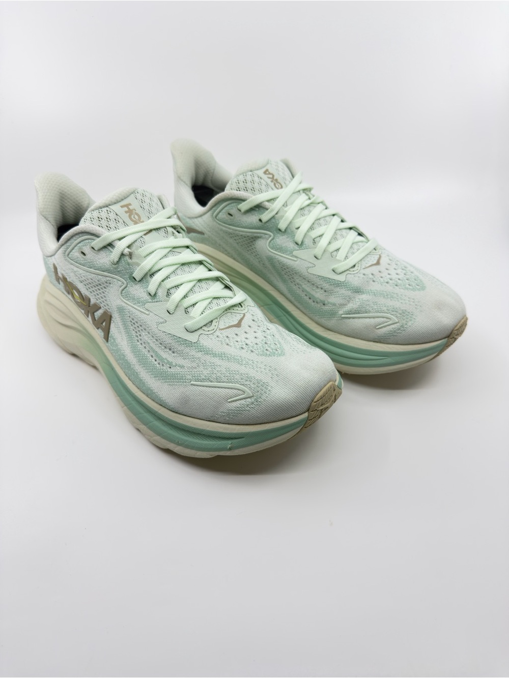 Hoka Women’s Clifton 10. Sea Glass/Jadeite Colorway SZ 10 Wide.